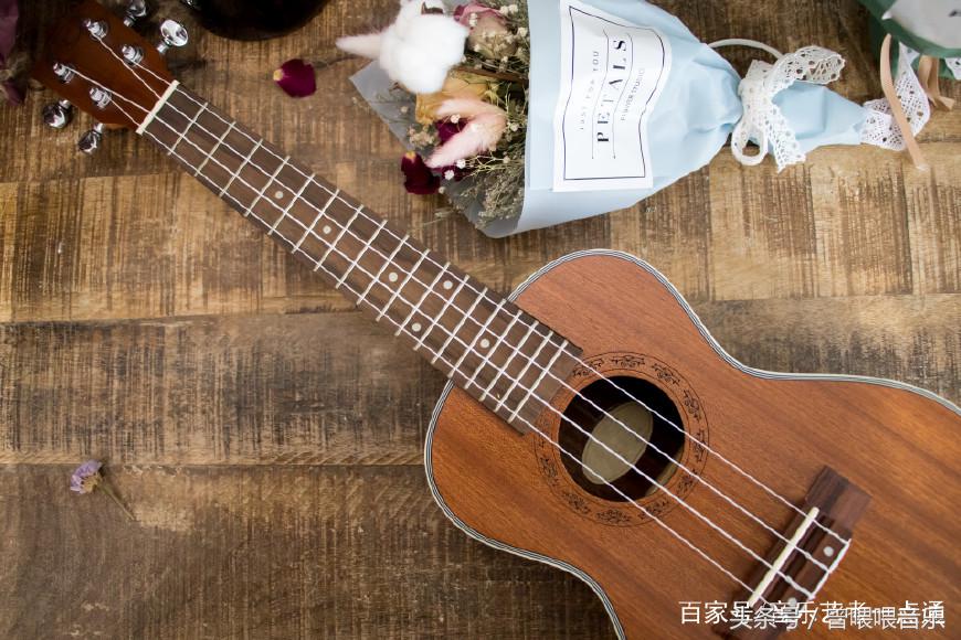 自学尤克里里零基础指法,新手尤克里里怎么才能学会弹唱