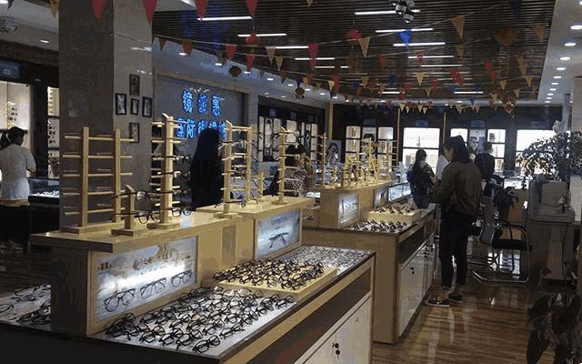 「丽江福利」价值400元的近*眼镜视**免费送！暴龙太阳镜338带走！国庆这家店搞事情！