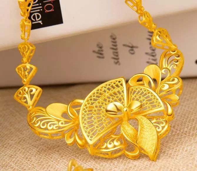 曲江银泰求救!大门即将被挤破!