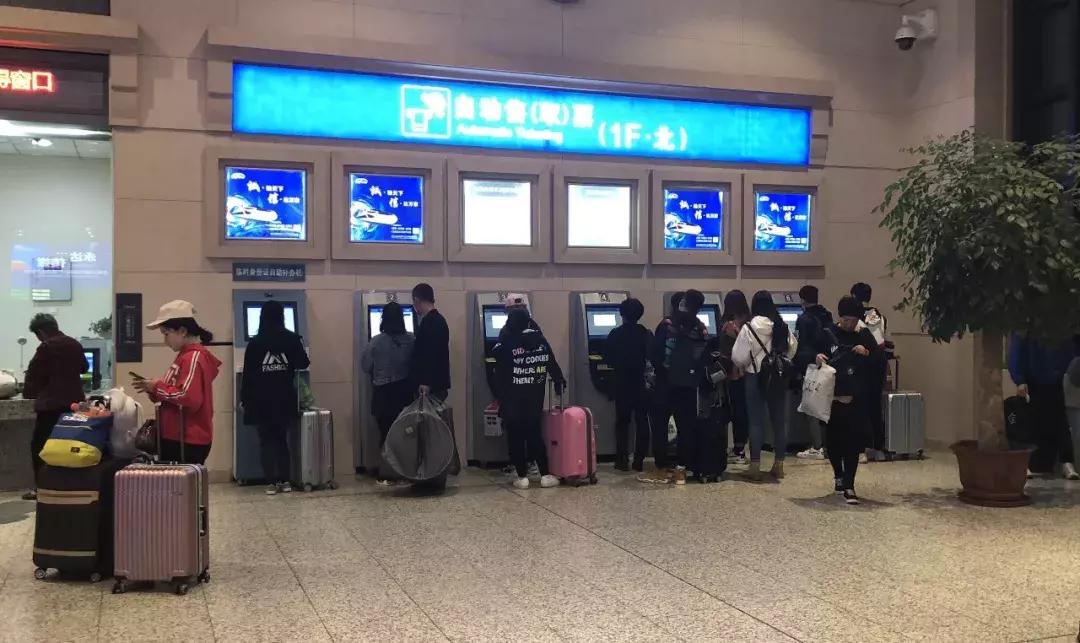 没有纸质火车票可以在站里取票吗 (买始发站的票可以异地取票吗)