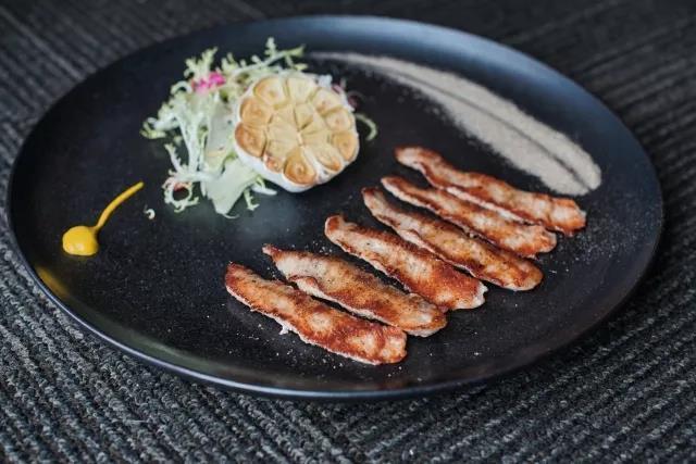 这家法式铁板烧最美的不是菜，是厨师