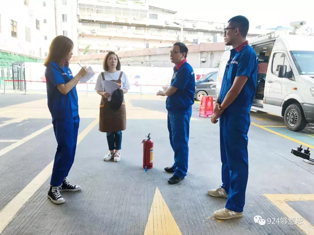 他们“兼职”半日，加油开卡冲咖啡，这个服务我给101分！