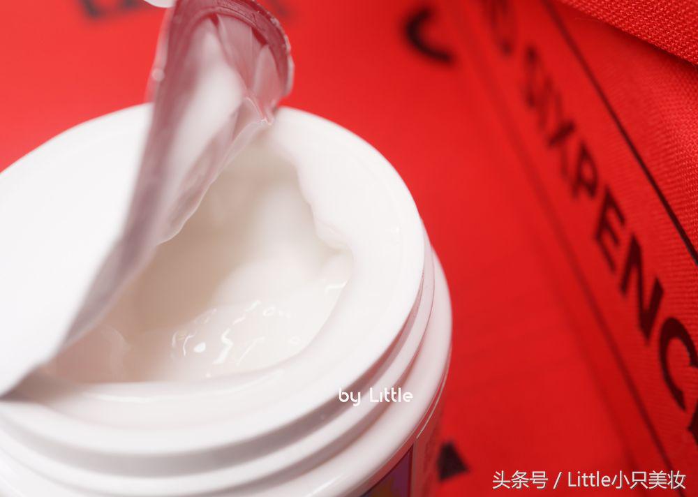 干皮缺水出油长痘用什么护肤,适合油痘肌换季干燥起皮的护肤品