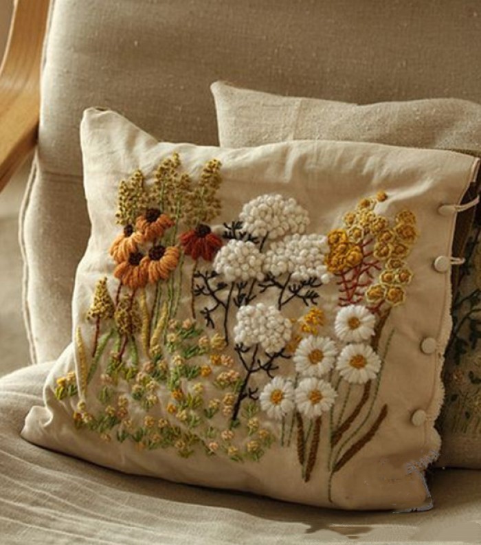 刺绣抱枕自己绣教程,别有风情丝带绣抱枕入门教程