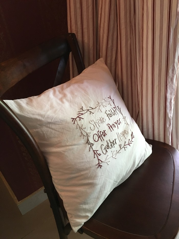 刺绣抱枕自己绣教程,别有风情丝带绣抱枕入门教程