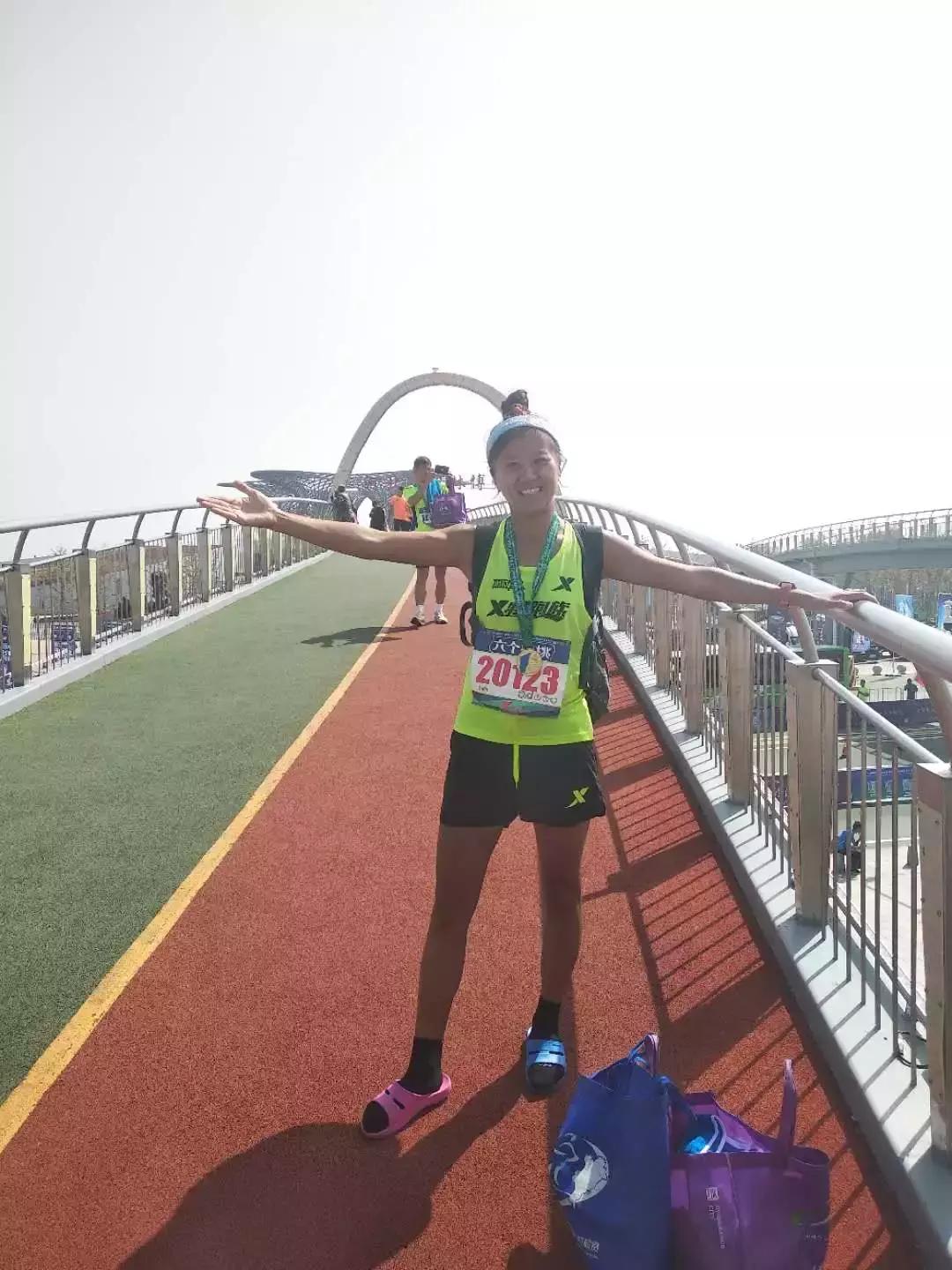 穿拖鞋跑马拉松,马拉松穿拖鞋