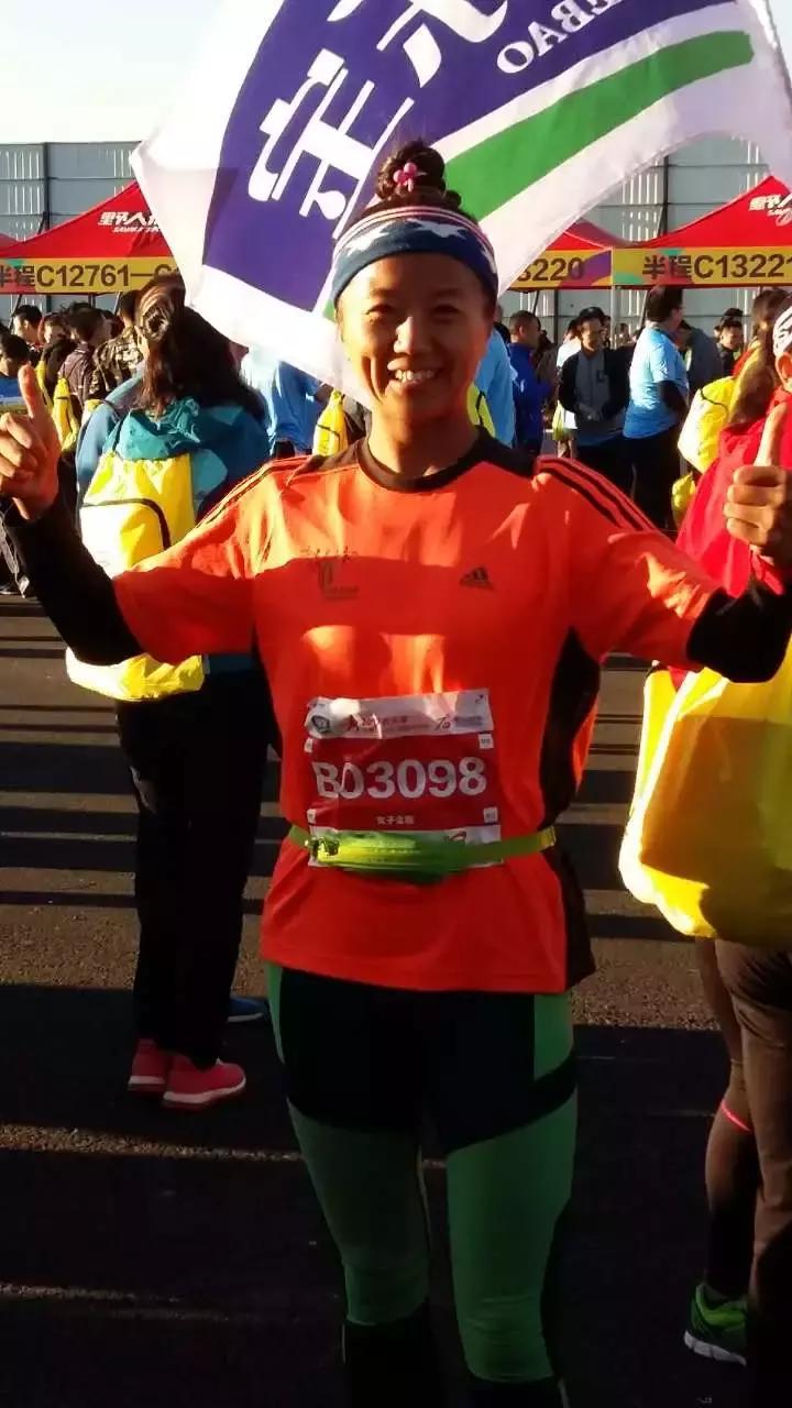 穿拖鞋跑马拉松,马拉松穿拖鞋