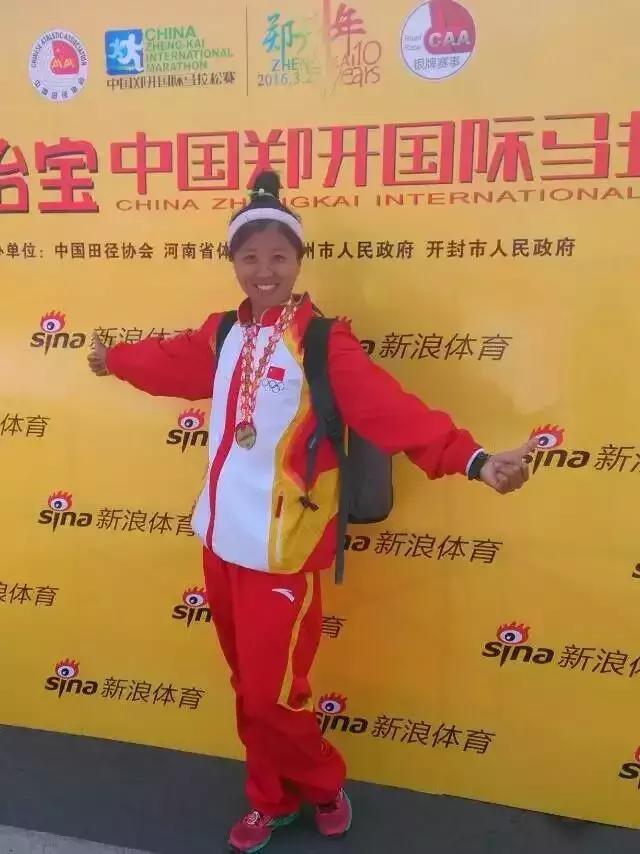 穿拖鞋跑马拉松,马拉松穿拖鞋