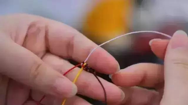 文玩手串串珠怎么打结,文玩手串水晶弹力绳子打结方法