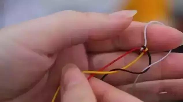 文玩手串串珠怎么打结,文玩手串水晶弹力绳子打结方法