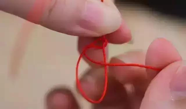 文玩手串串珠怎么打结,文玩手串水晶弹力绳子打结方法