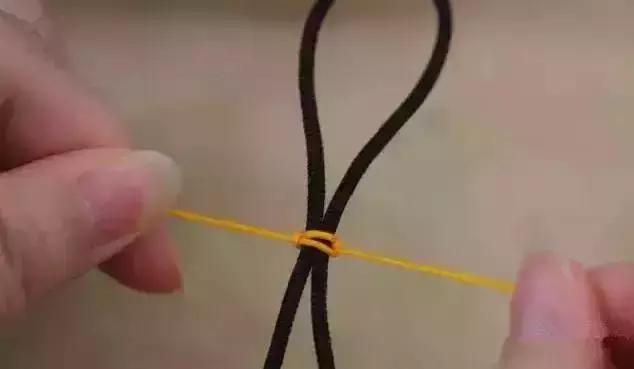 文玩手串串珠怎么打结,文玩手串水晶弹力绳子打结方法