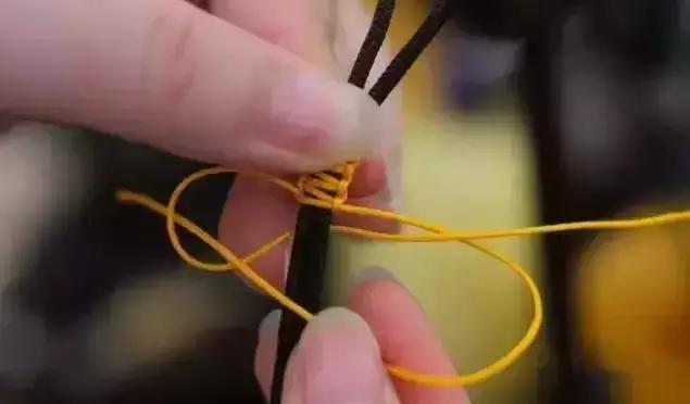 文玩手串串珠怎么打结,文玩手串水晶弹力绳子打结方法