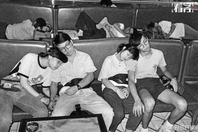 「人老了就开始喜欢怀旧」90年代的广州火车站，究竟有多恐怖？