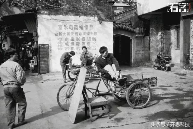 「人老了就开始喜欢怀旧」90年代的广州火车站，究竟有多恐怖？