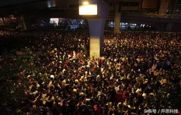 「人老了就开始喜欢怀旧」90年代的广州火车站，究竟有多恐怖？