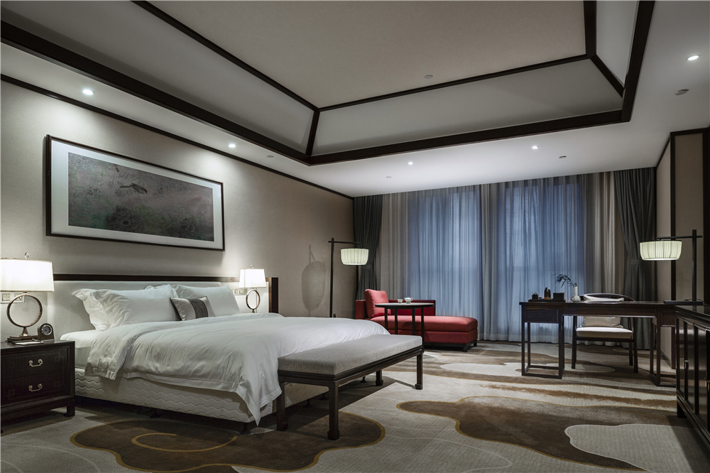 涞源白石山华中假日温泉酒店餐厅,涞源温泉小镇离白石山多远