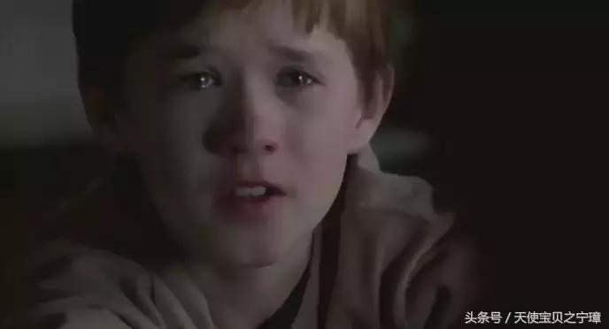 “儿子6岁了，还在摸乳房”,如何应对情感关怀缺失？