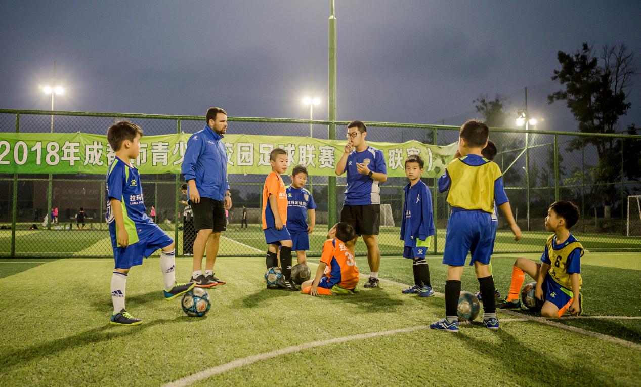 中国足球再一次走上了冲击的征程,中国足球的未来出路