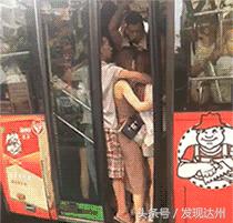 我在达州早高峰的公交车上，遇见了真正的勇士！