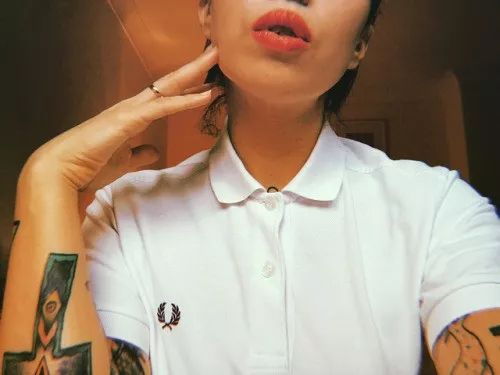 曾是上流貴族的PoloShirt 现在必须把它穿上街头