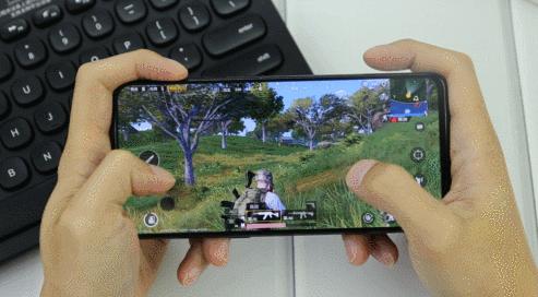 国产手机玩游戏比iPhone流畅？体验下来改变了我的看法
