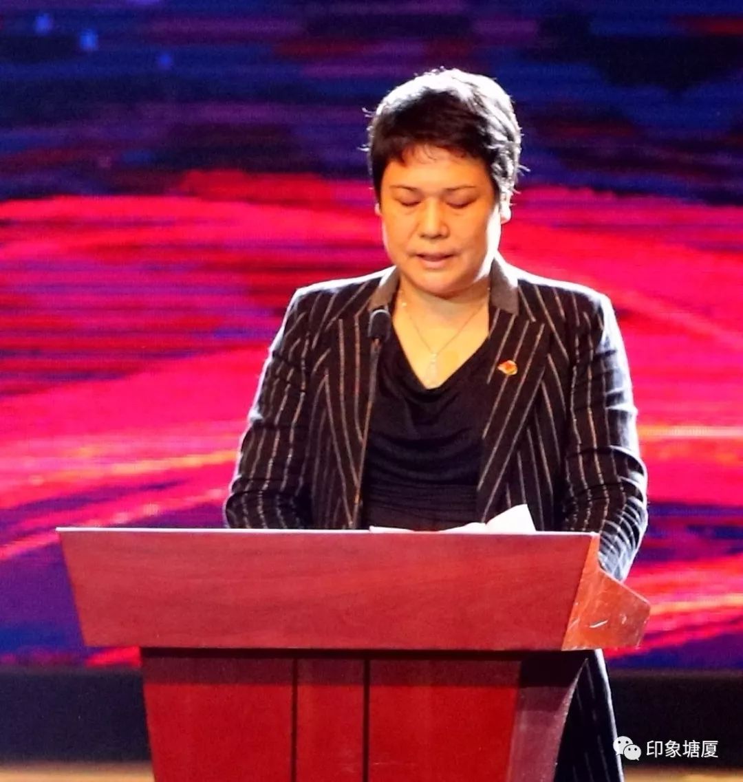 塘厦举行“拥抱新时代”国庆文艺晚会，精品节目陶醉观众