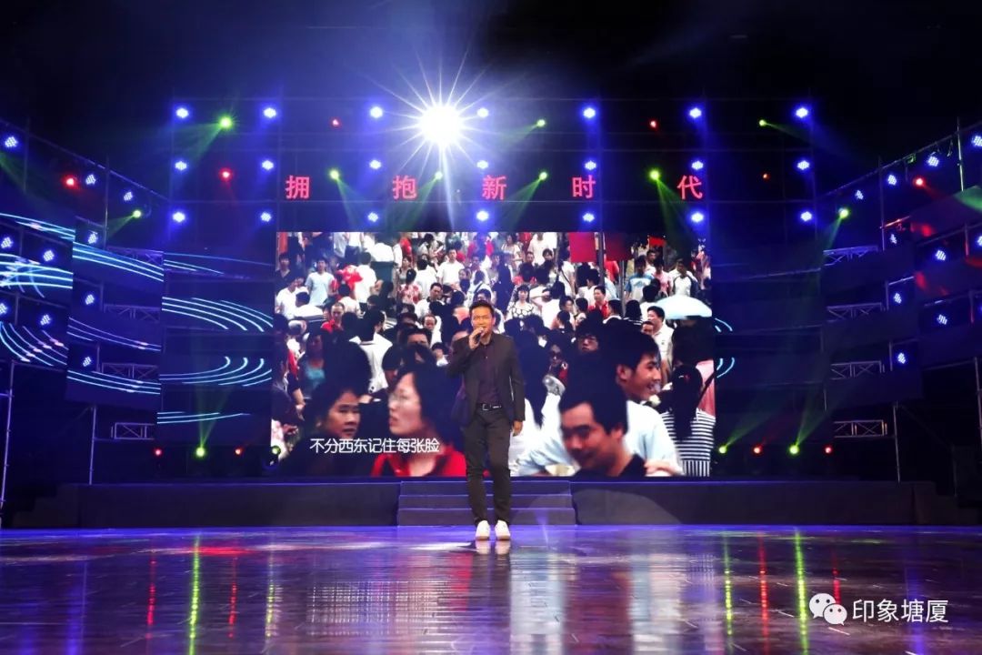 塘厦举行“拥抱新时代”国庆文艺晚会，精品节目陶醉观众