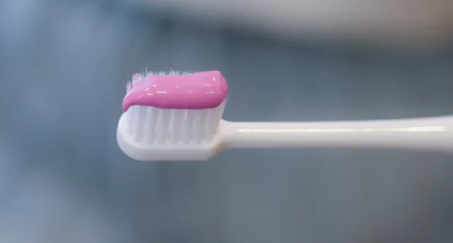 牙膏为什么能把鹌鹑蛋刷白,刷白鹌鹑蛋的牙膏