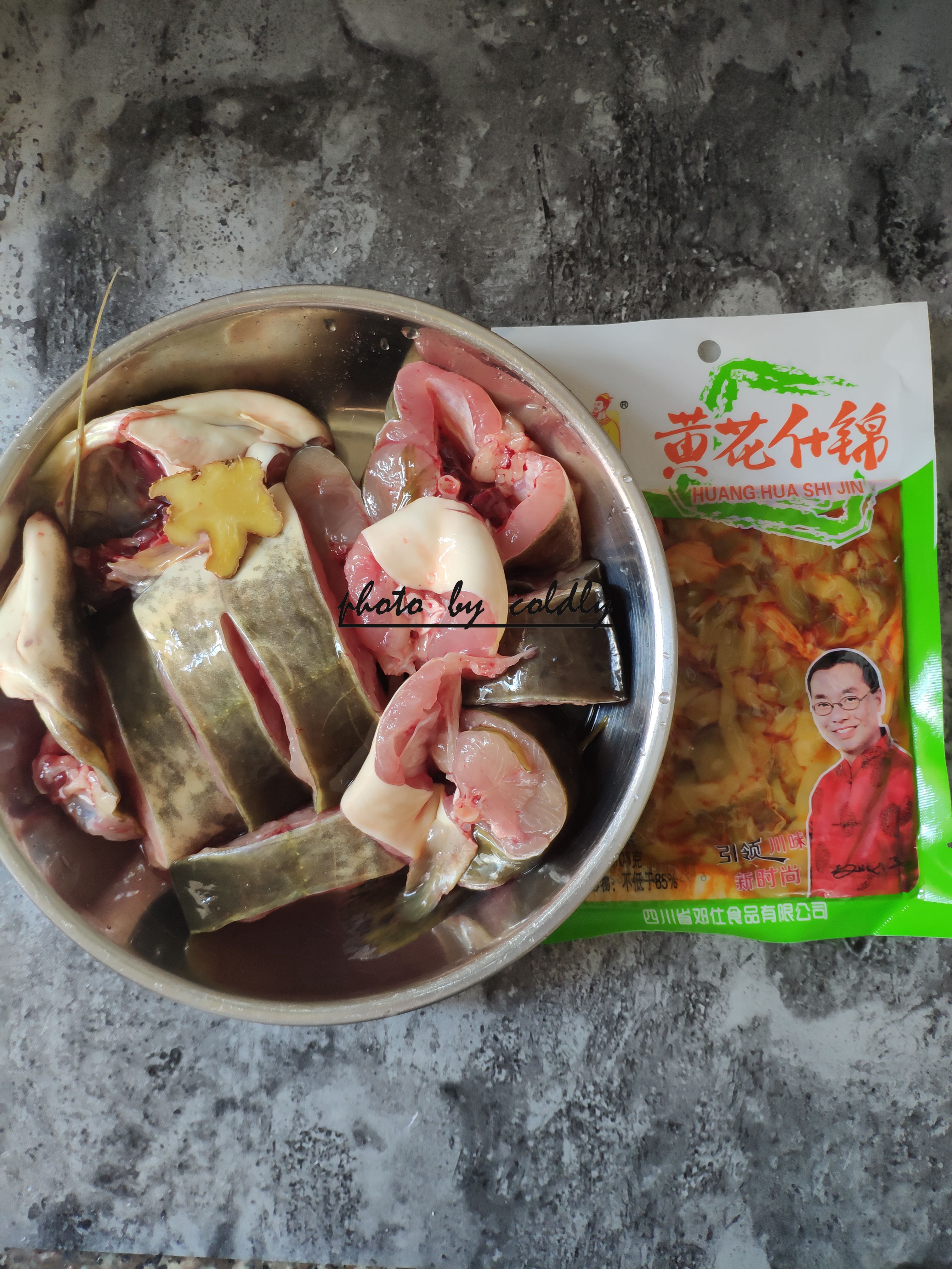 鱼身上的粘液粘衣服上怎么去除,如何去除粘液鱼身上的粘液