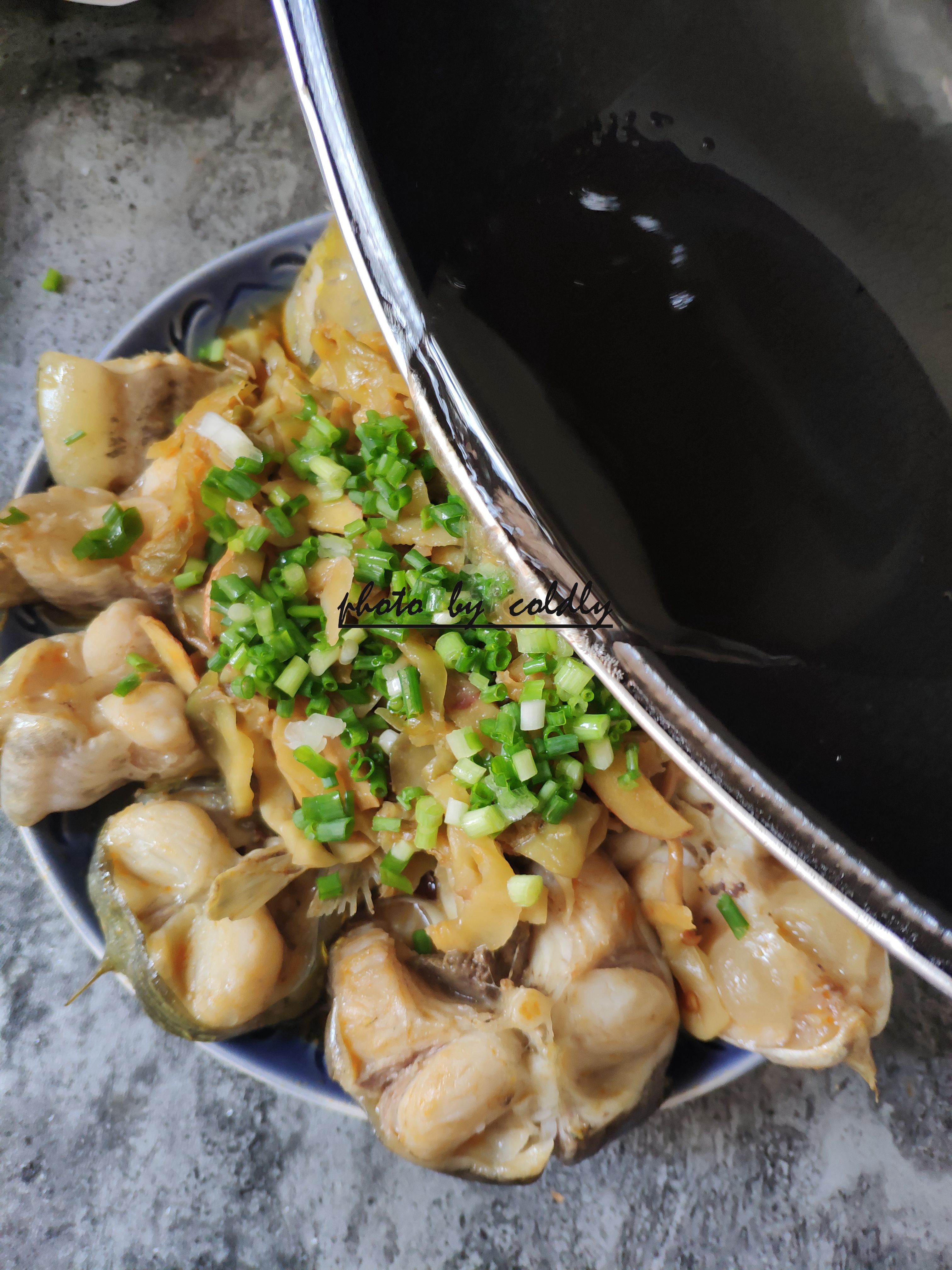 鱼身上的粘液粘衣服上怎么去除,如何去除粘液鱼身上的粘液