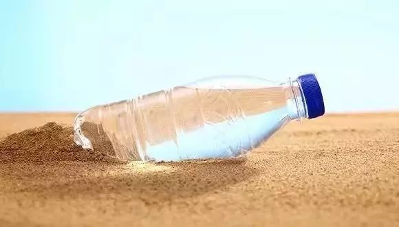 农夫山泉怡宝矿泉水卖得最多,怡宝和依云哪个矿泉水好