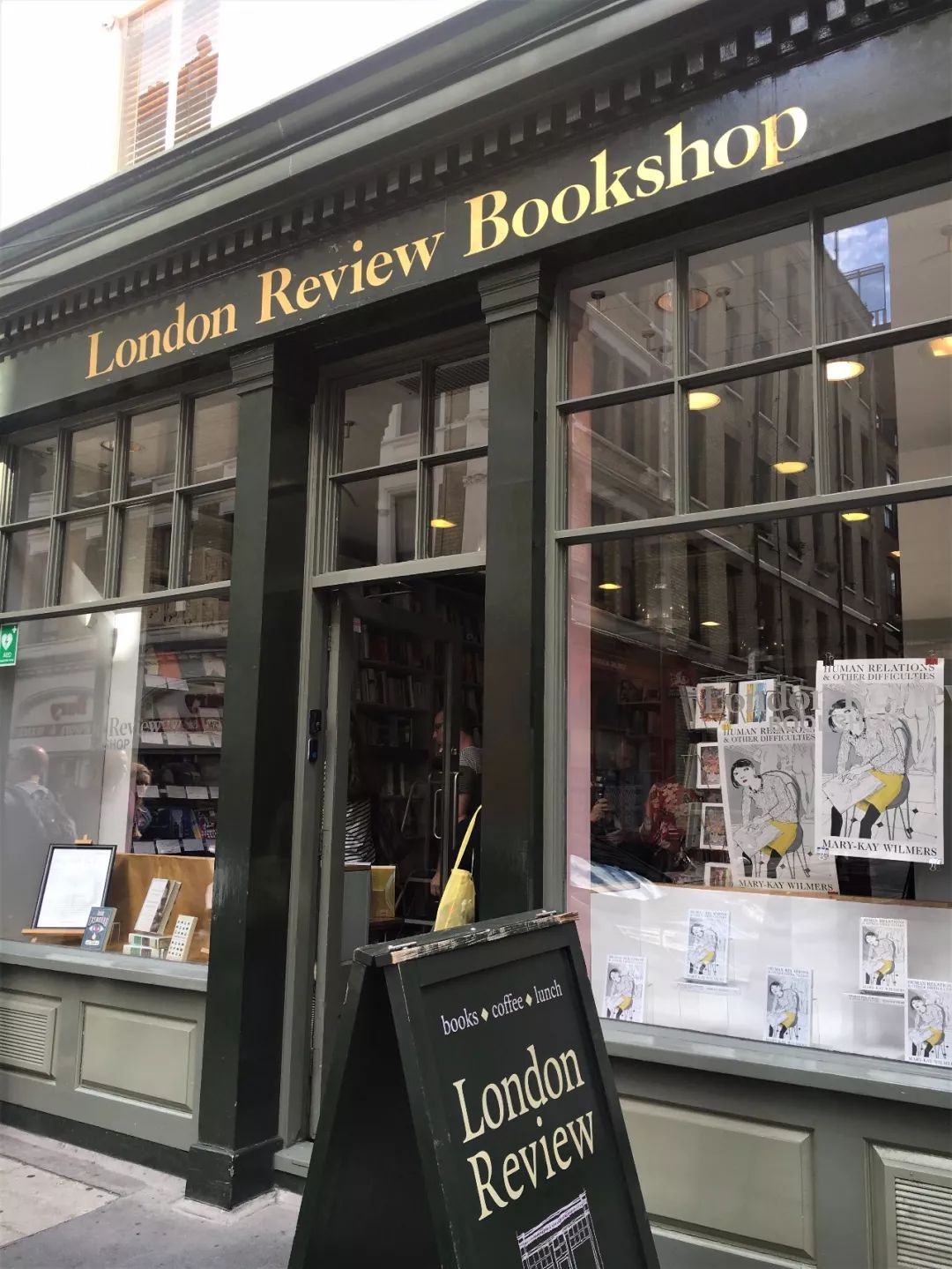 我们深度测评了8家英国书店，回国的行李全部超重