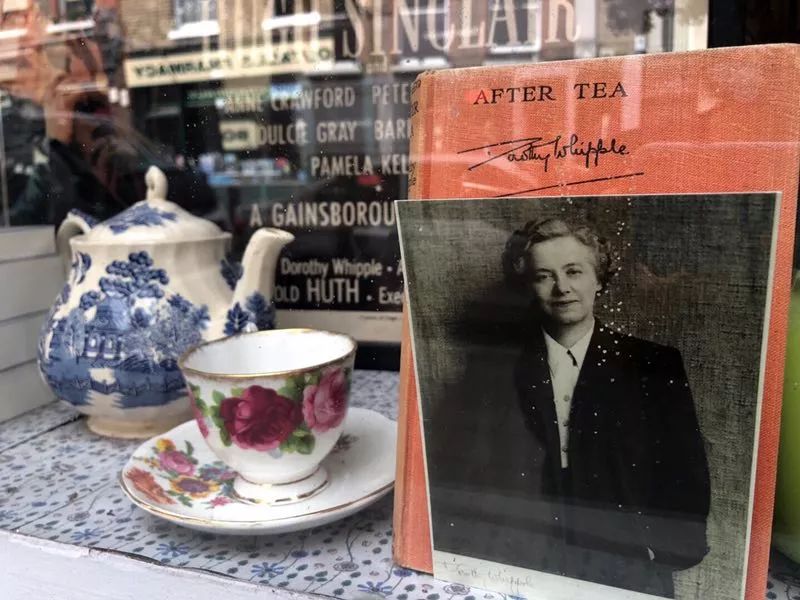 我们深度测评了8家英国书店，回国的行李全部超重