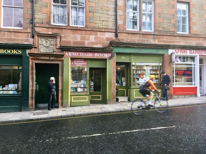 我们深度测评了8家英国书店，回国的行李全部超重