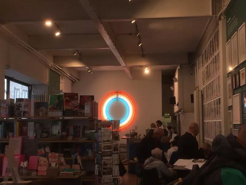 我们深度测评了8家英国书店，回国的行李全部超重