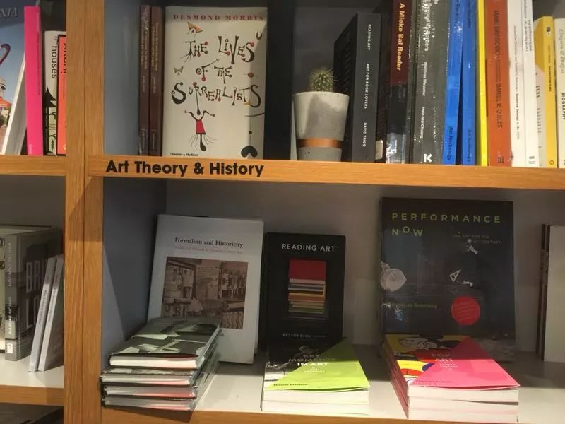 我们深度测评了8家英国书店，回国的行李全部超重