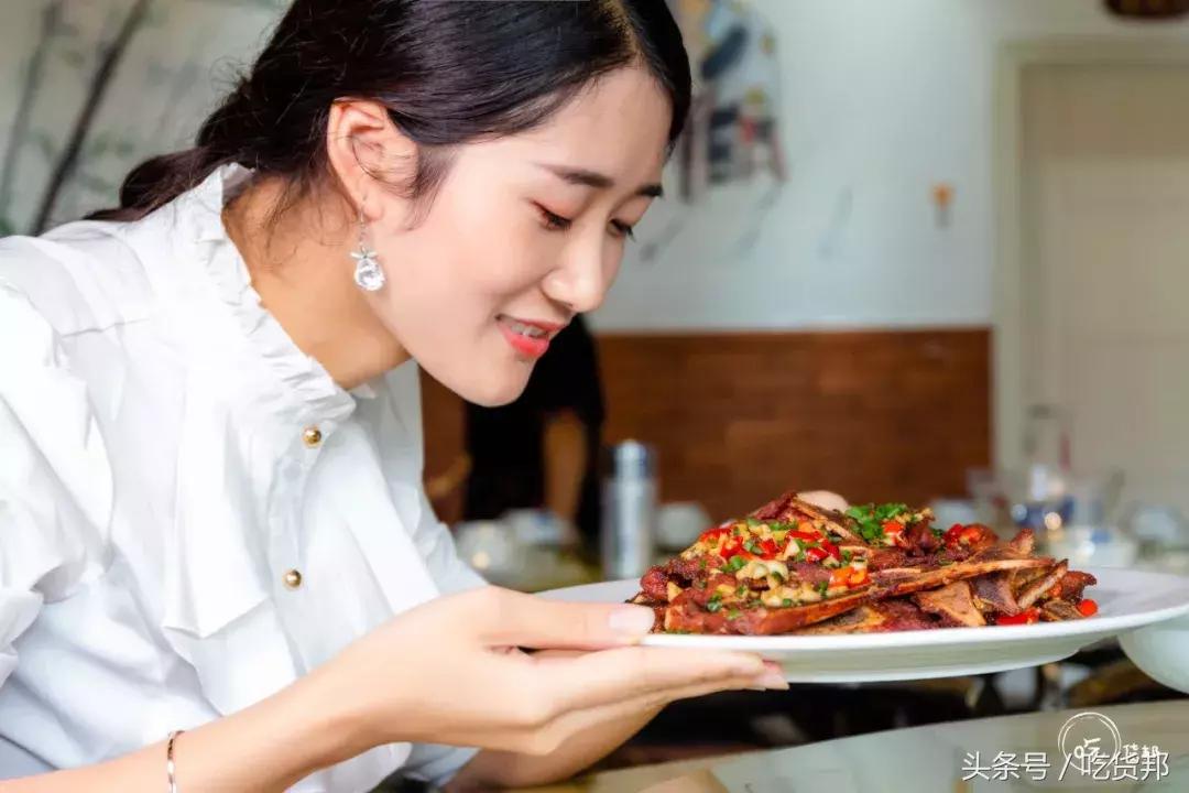 朋友叫我跟他去蹭饭,朋友喊我去蹭饭