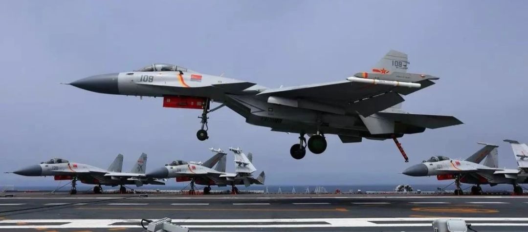 谁持彩练当空舞?揭开“飞机拉烟”的秘密