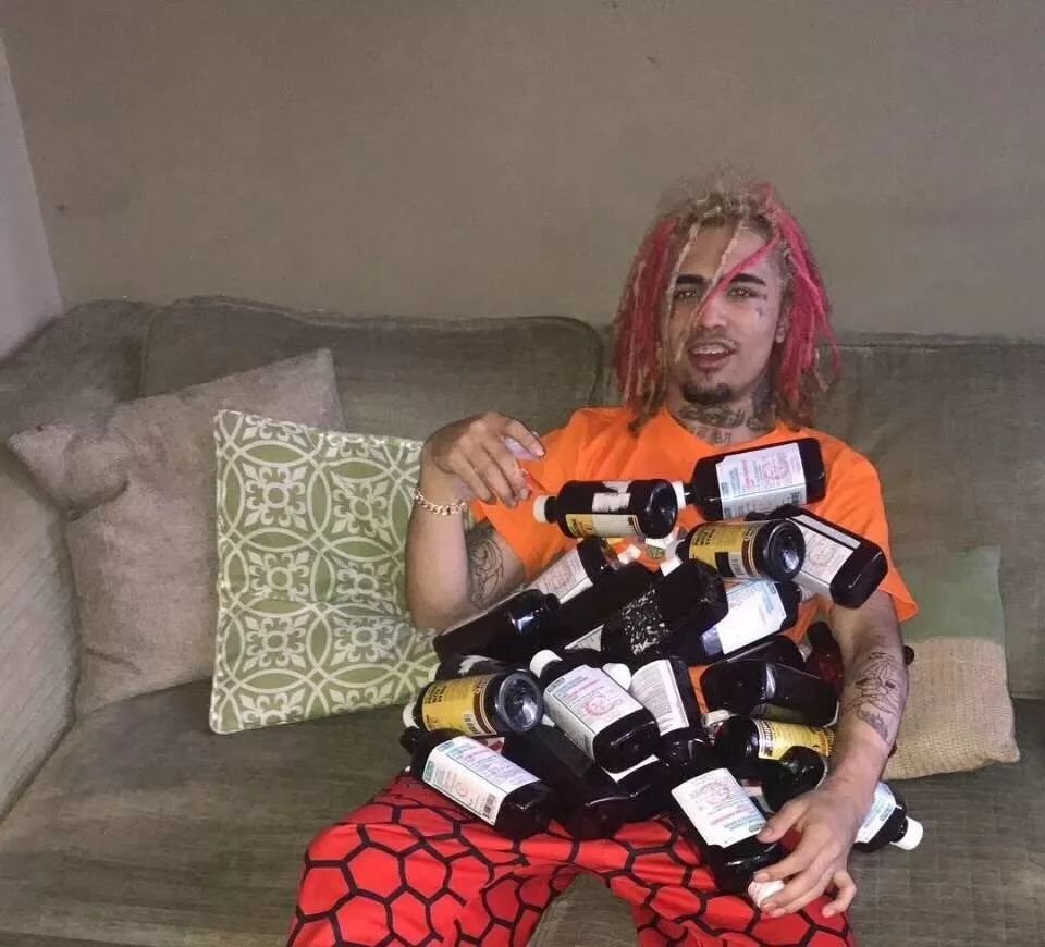 夜店假富二代们,夜店假富二代视频