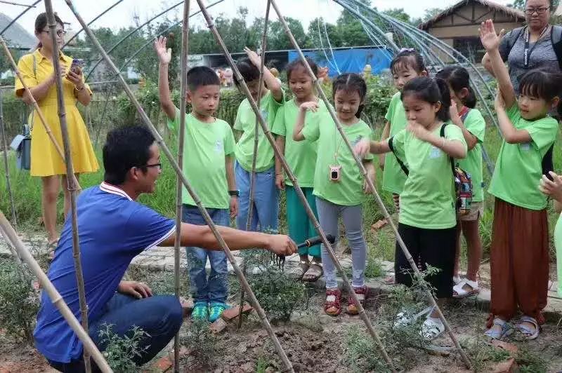 只有120亩的庄园，依靠营地教育，每年游客超十万，在股交所挂牌