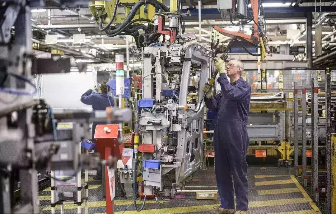 途乐与普拉多对比照片,一汽丰田普拉多3.5和途乐哪个好