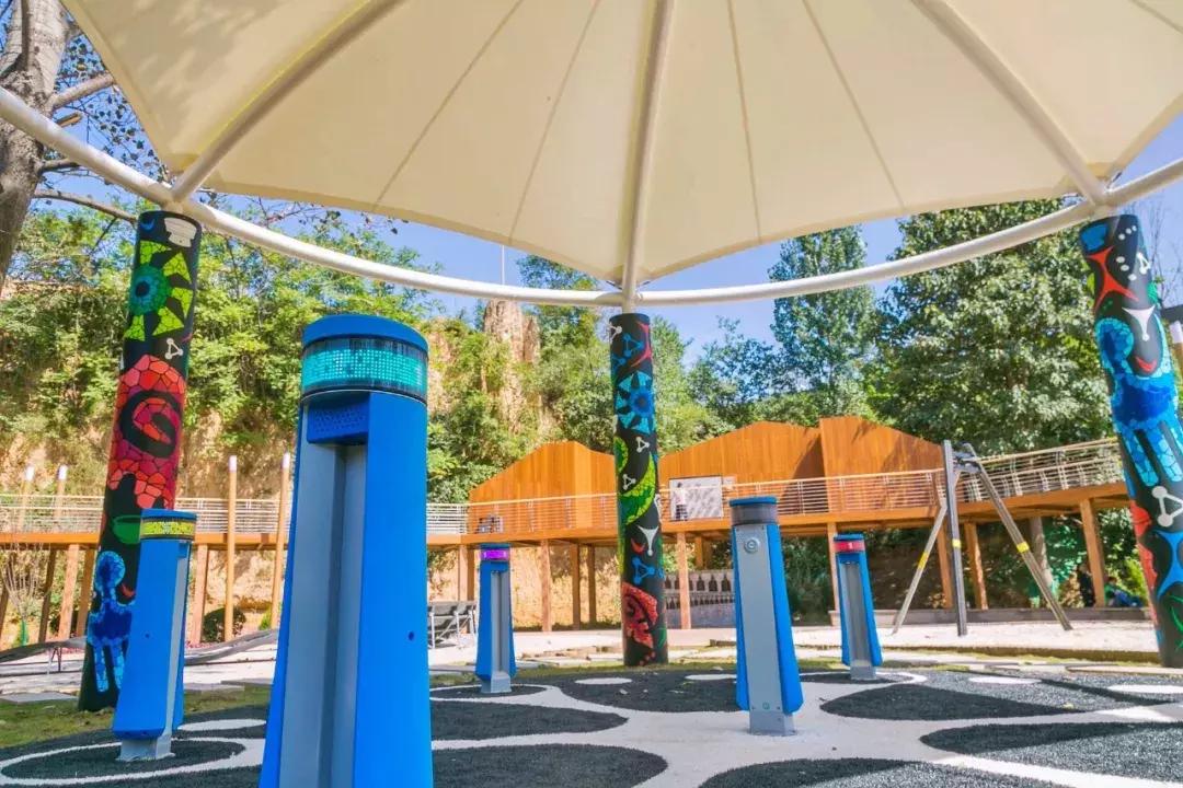 郑州足球小镇2019,郑州足球小镇有真草足球场吗