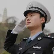 面包车超员被民警查处,一台面包车塞16人被查处