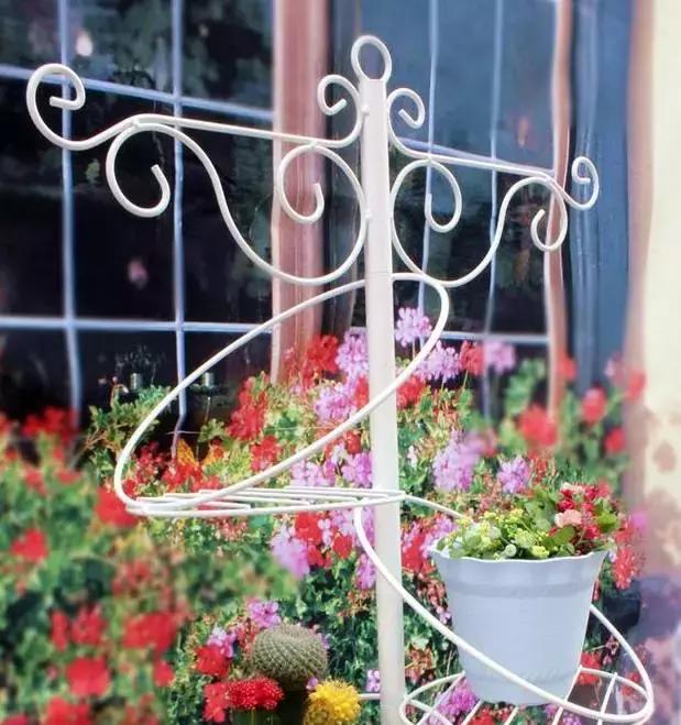 阳台布置花园适合买什么样的花架,阳台花架怎么布置效果图