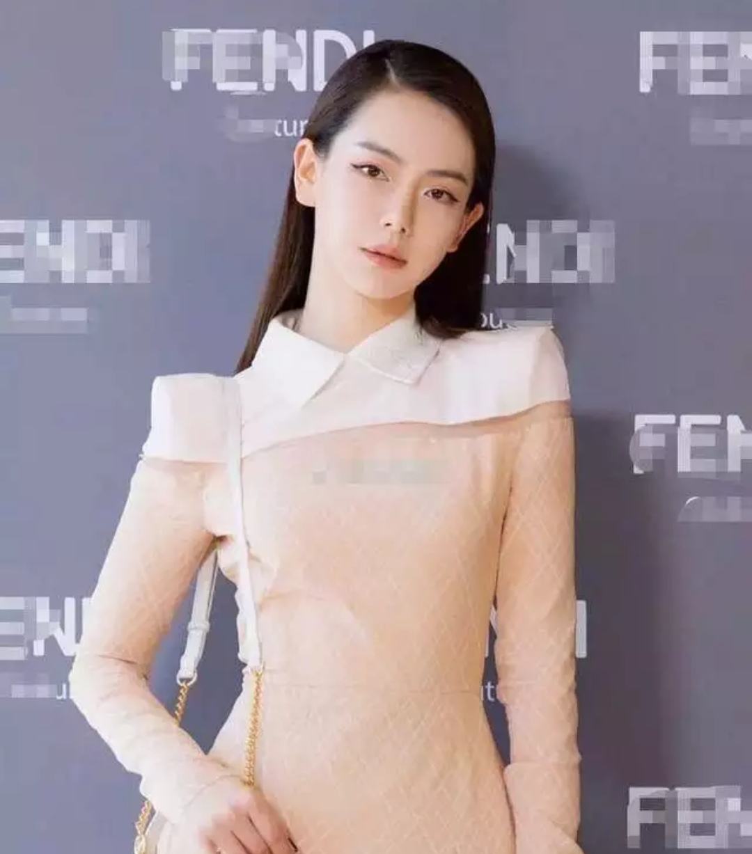 戚薇全包眼妆,戚薇时尚感爆棚一天三次造型太帅