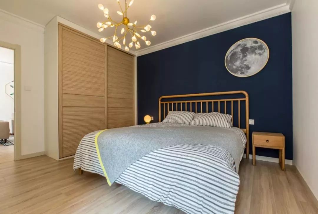 床头不能靠窗户的说法你信吗,床头不能朝西朝南又是窗户怎么办