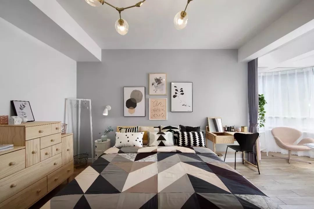 床头不能靠窗户的说法你信吗,床头不能朝西朝南又是窗户怎么办