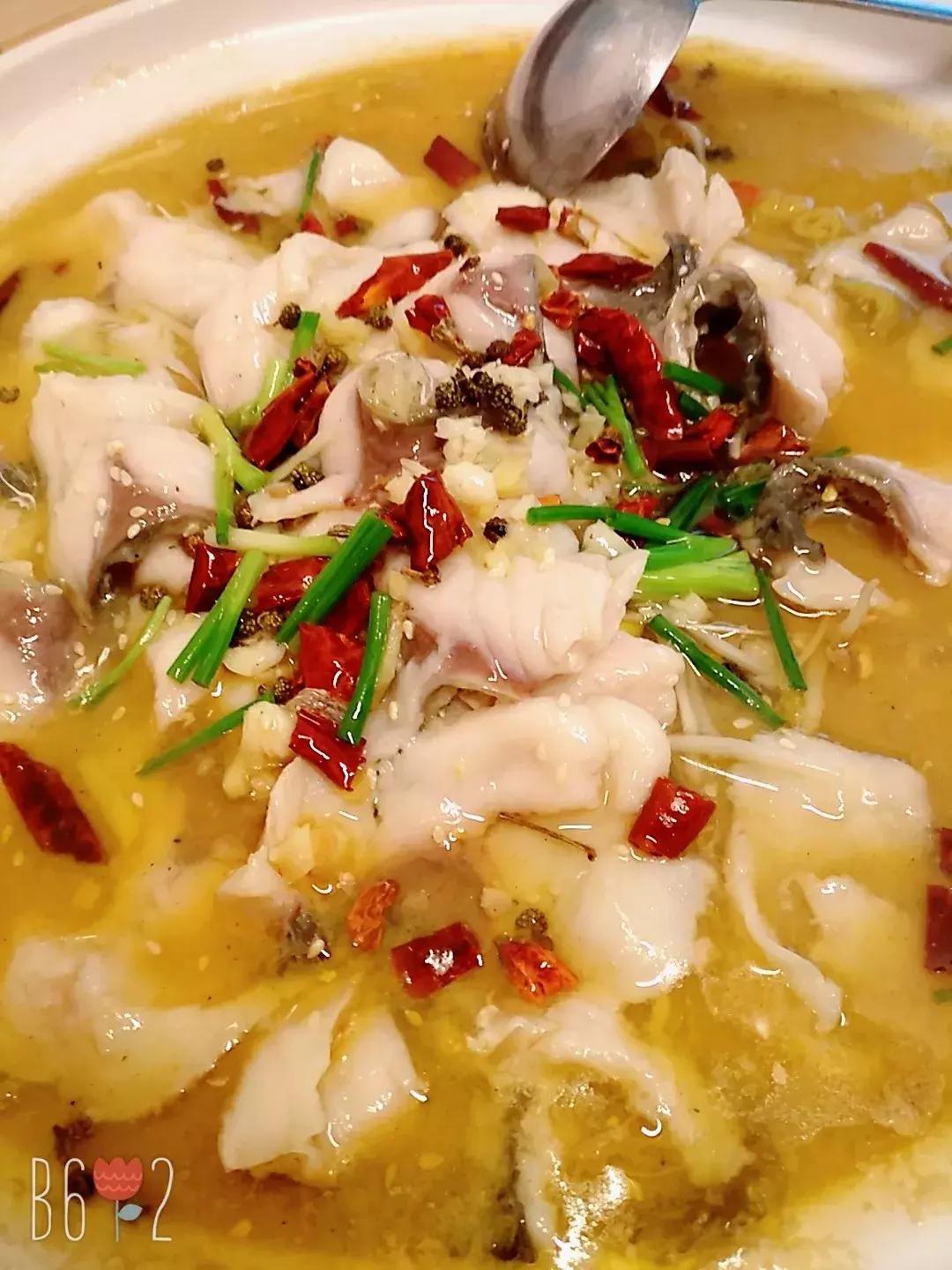 武穴好吃的石锅鱼,武穴九门寨石锅鱼