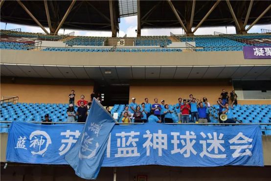 这场足球赛非常精彩的英语,这场足球比赛将持续两个小时英语